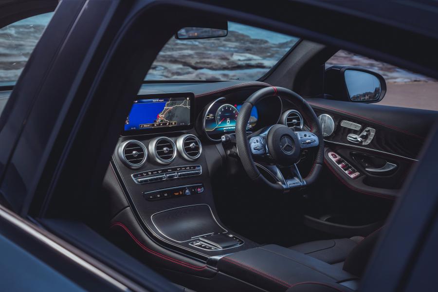 Интерьер Mercedes-AMG GLC43 4Matic Coupe (C253) 2020 года  (AU) (фото 2 из 40)